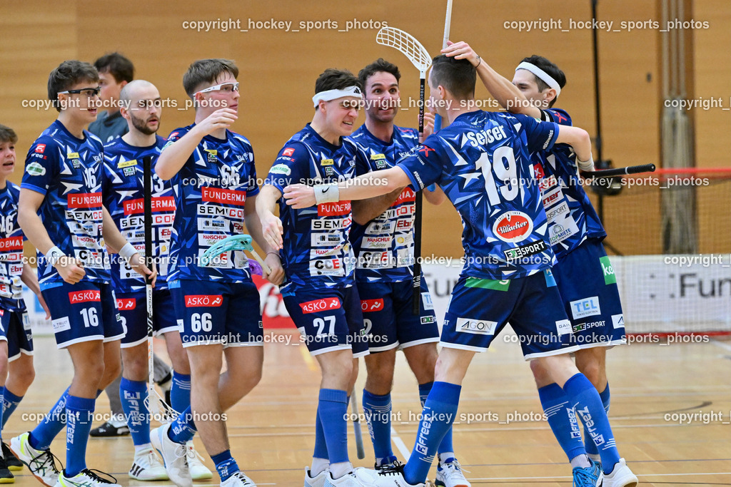 VSV Unihockey vs. Wiener Floorballferein 6.4.2024 | Jubel VSV Unihockey, #19 Philipp Seiser VSV Unihockey, #89 Robert Rauter VSV Unihockey, #92 Ingolf Gunnar Natmessnig VSV Unihockey, #27 Lukas Floriantschitz VSV Unihockey, VSV Unihockey vs. Wiener Floorballferein 6.4.2024, VSV Unihockey vs. Wiener Floorballferein  am 06.04.2024 in Villach (Ballspielhalle St. Martin), Austria, (Photo by Bernd Stefan)