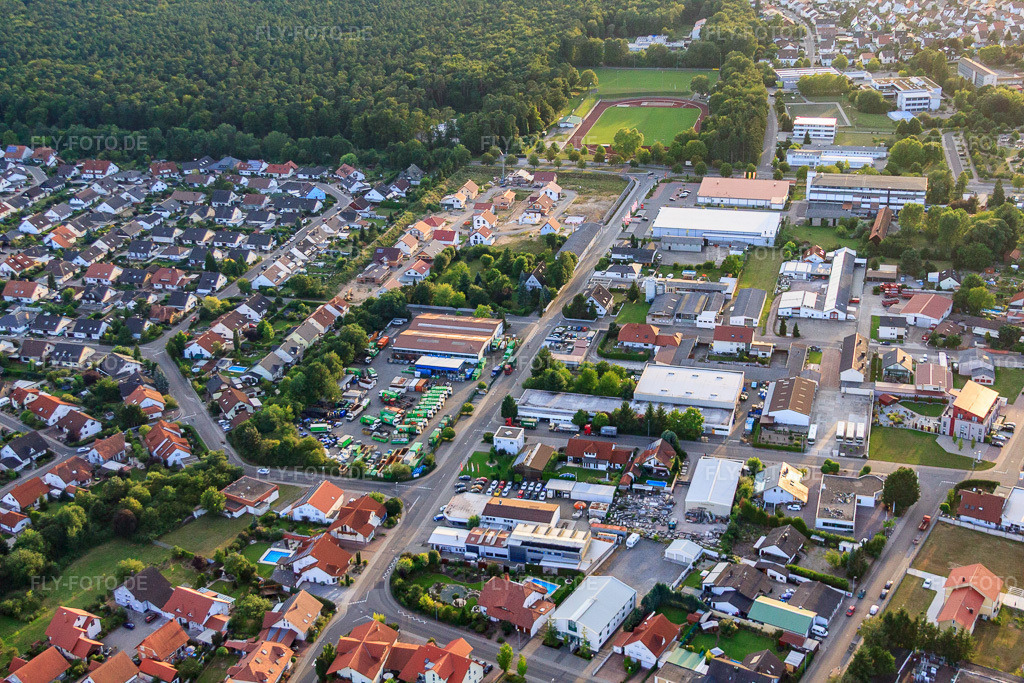 Luftbild: Gutenbergstr in Rülzheim im Bundesland Rheinland-Pfalz in Deutschland. Foto: IMG_51471.jpg vom 04.08.2012 durch Werner Riehm/FLY-FOTO.de