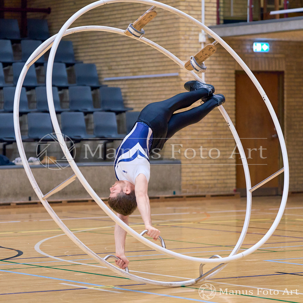 2024-11-09-4-D-DSC01806 | Professionelle Sportfotografie in Hamburg, Schleswig-Holstein und Niedersachsen – spezialisiert auf Rhönrad, Geräteturnen, Leistungsturnen und rhythmische Sportgymnastik. Bundesweite Begleitung von Rhönrad-Events. Jetzt Sport-Fotos - Realisiert mit Pictrs.com