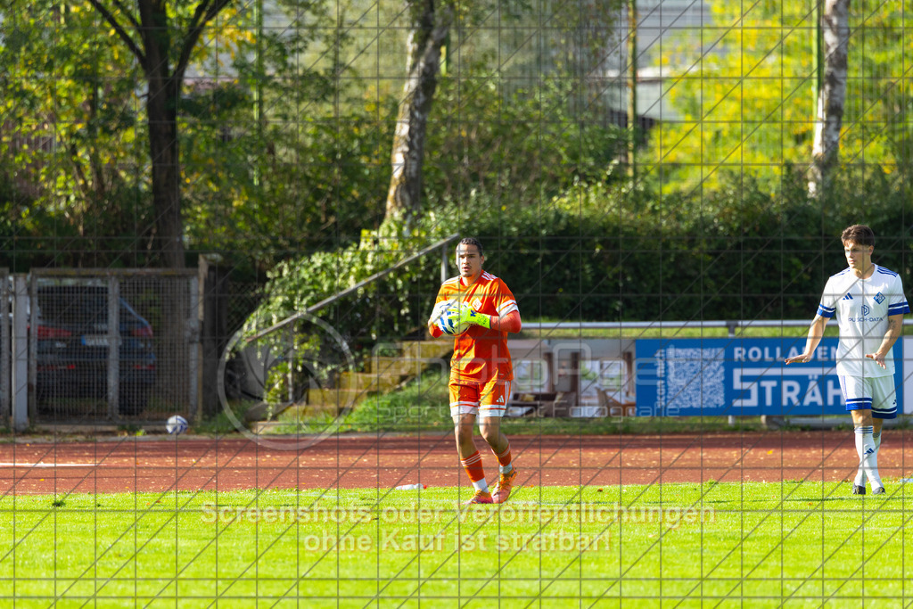 20261010_153354_0751_(c)_by_PhotoPeet | #,1.FC Eislingen (weiß) vs. TSV Bernhausen (lila), Fussball, Landesliga 2 - wfv, 11. Spieltag, Saison 2026/2027, Rasenplatz, Eichbachstation, Haldenstraße, 73054 Eislingen, 10.10.2026 - 15:30 Uhr,Foto: PhotoPeet / Sport- &amp; Eventfotografie / Peter Harich