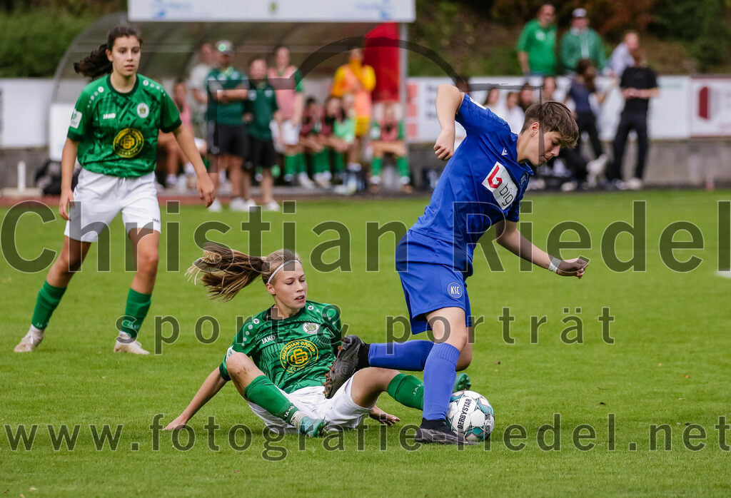 2023-10-07_077_FC_Forstern_gegen_Karlsruher_SC | Forstern, Deutschland, 07.10.2023:
Fußball, B-Juniorinnen-Bundesliga Süd 2023 / 2024, 4. Spieltag, FC Forstern gegen Karlsruher SC, Endergebnis: 1:1

Hannah Ram (FC Forstern, #9), Nele Deutsch (Karlsruher SC, #15)

Foto: Christian Riedel / fotografie-riedel.net