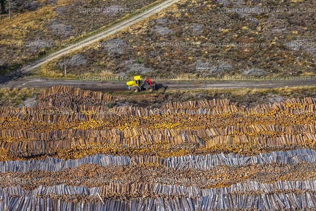 Bestwig220902074 | Luftbild, Waldschäden, Waldsterben, Holzstapel, Baumstämme, Formen und Farben, Ostwig, Bestwig, Ruhrgebiet, Nordrhein-Westfalen, Deutschland