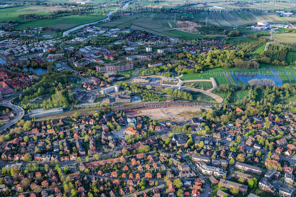 Stade_Bendixland_Baugebiet_ELS_1314140424 | STADE 14.04.2024 Entwicklungsgebiet und Straßenbau und Gewerbeflächen " Am Güterbahnhof " in Stade im Bundesland Niedersachsen, Deutschland. // Developing field of residential and commercial space " Am Gueterbahnhof " in Stade in the state Lower Saxony, Germany. Foto: Martin Elsen
