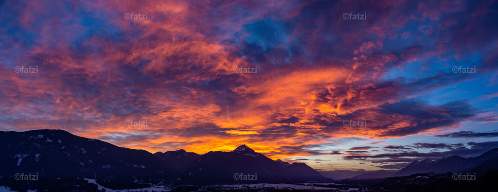 Gailtal Abendstimmung Feb2023 Pano_fatzi | Fatzi Bilder-Archiv! 
Die Bilder sind für private Nutzung lizenzfrei. Die kommerzielle Nutzung ist möglich und erwünscht, jedoch bitte ich um vorherige Kontaktaufnahme per E-Mail (info@fatzi.at) oder unter +43 650 7828269 - Realisiert mit Pictrs.com