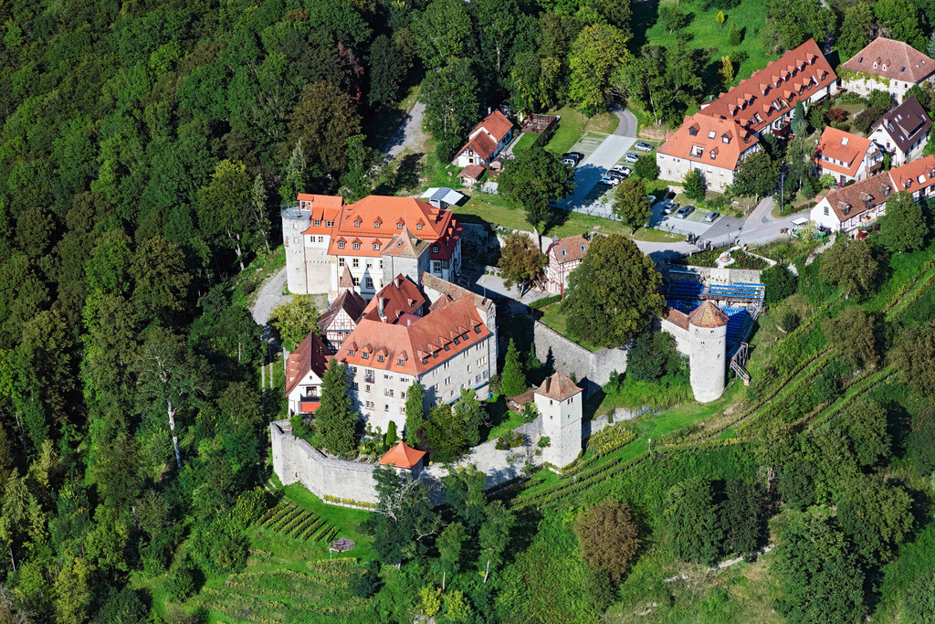 dr__0075826.jpg | KüNZELSAU 02.09.2021 Burganlage des Schloß Stetten in Künzelsau im Bundesland Baden-Württemberg, Deutschland. // Castle of Stetten in Kuenzelsau in the state Baden-Wuerttemberg, Germany. Foto: Daniel Reiter