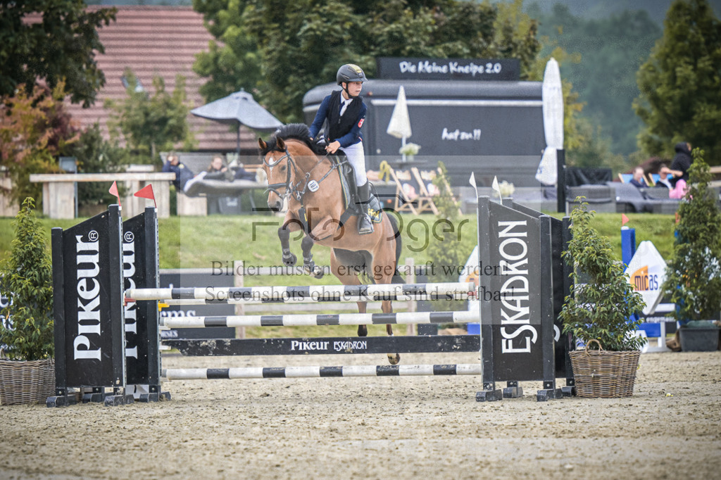 DOS_0894 | Entdecke hochwertige Reitturnierfotos von Foto Oger. Professionell, emotional und authentisch – jetzt Lieblingsmomente im Shop bestellen.Deutschlandweite Turnierfotografie. - Realisiert mit Pictrs.com