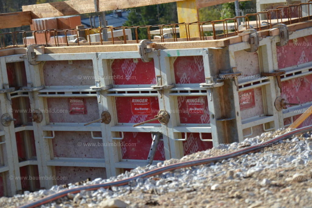 bib-lg04-betonarbeiten-0633 | Nach LV-Leistungsgruppen sortierte Detailfotos über den Bau eines Hauses. Alle Hausbau-Bilder direkt vom Urheber und Autor der Website Haus-Selber-Bauen.com