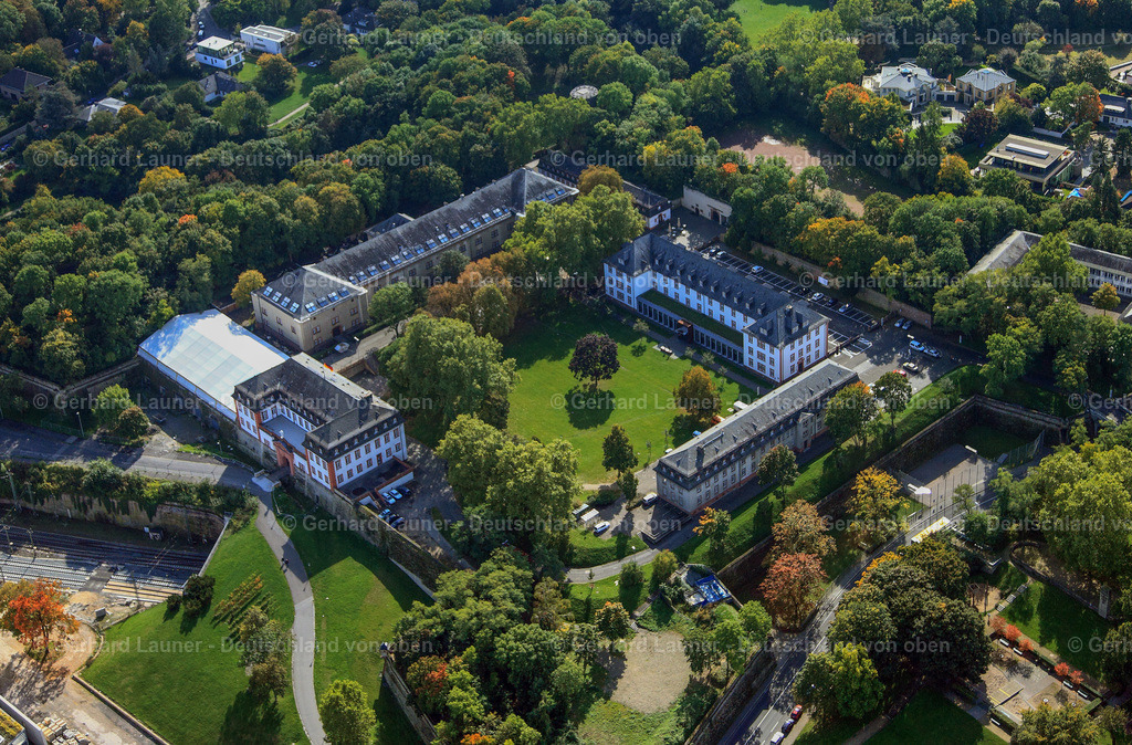 3070028 | Die Mainzer Zitadelle liegt auf dem Jakobsberg am Rand der heutigen Altstadt und in unmittelbarer Nähe des Bahnhofs Römisches Theater. Das Festungswerk wurde in seiner heutigen Form um 1660 errichtet und war Bestandteil der Festung Mainz.
