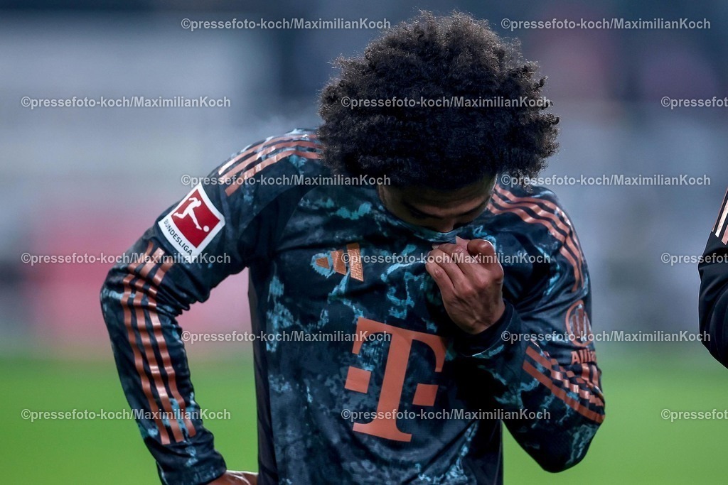 BMG11012502317 | 11.01.2025, Fußball, Borussia Mönchengladbach - FC Bayern München, 1. Fußball Bundesliga, Borussia-Park, Saison 2024 2025: Serge Gnabry (Bayern #7)DFB regulations prohibit any use of photographs as image sequences and or quasi-video.