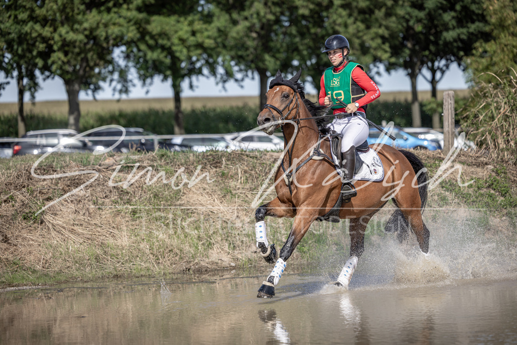20250907-_3LI2055 | Tierfotografie Pferde, Hunde, Katzen, Haustiere.
Turnierfotografie Reitturniere, Reiten, Springreiten, Dressur in Hanau, dem Main-Kinzig-Kreis und dem Rhein-Main- Gebiet um Frankfurt
