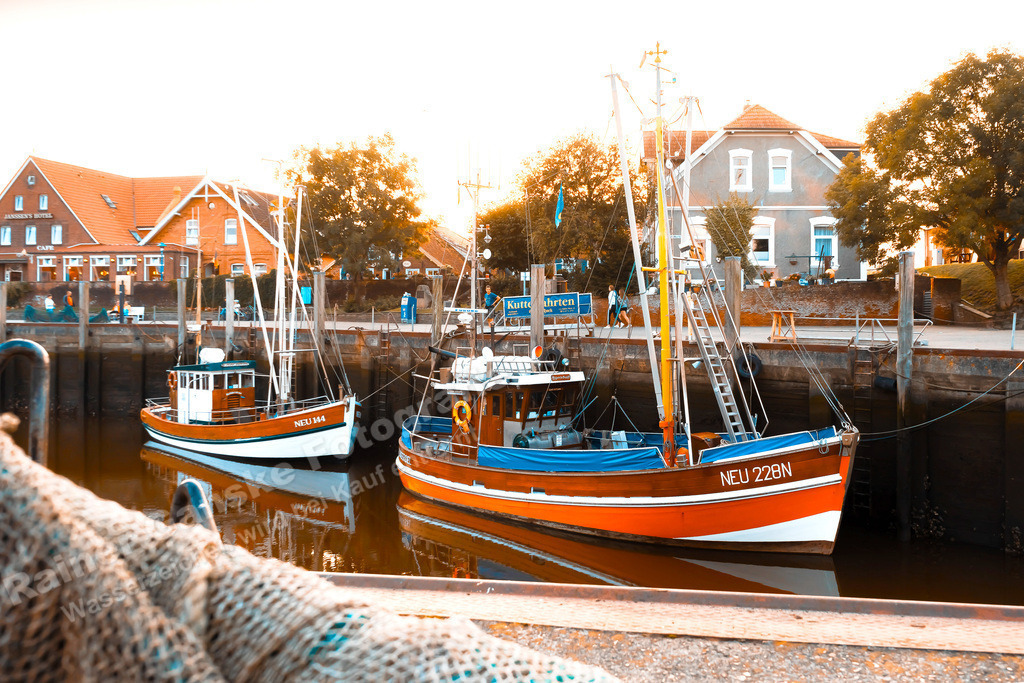 052 Neuharlingersiel - 11-08-2021 -R Ganske | Onlineshop mit Bildern von Stränden, Häfen und Meer. Leinwände, Poster, Kalender und andere Materialien erhältlich. Kommerzielle Lizenzen möglich.  - Realisiert mit Pictrs.com