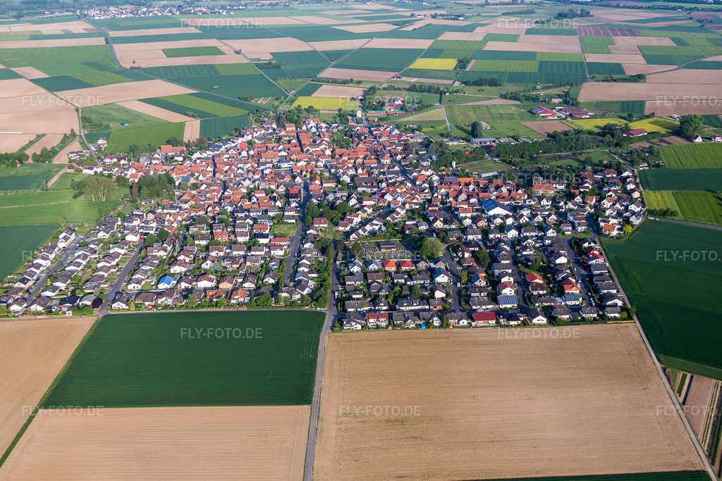 Luftbild: landwirtschaftlichen Feldern und Nutzflächen im Ortsteil Semd in Groß-Umstadt im Bundesland Hessen in Deutschland. Foto: IMG_088720.jpg vom 20.05.2016 durch Werner Riehm/FLY-FOTO.de