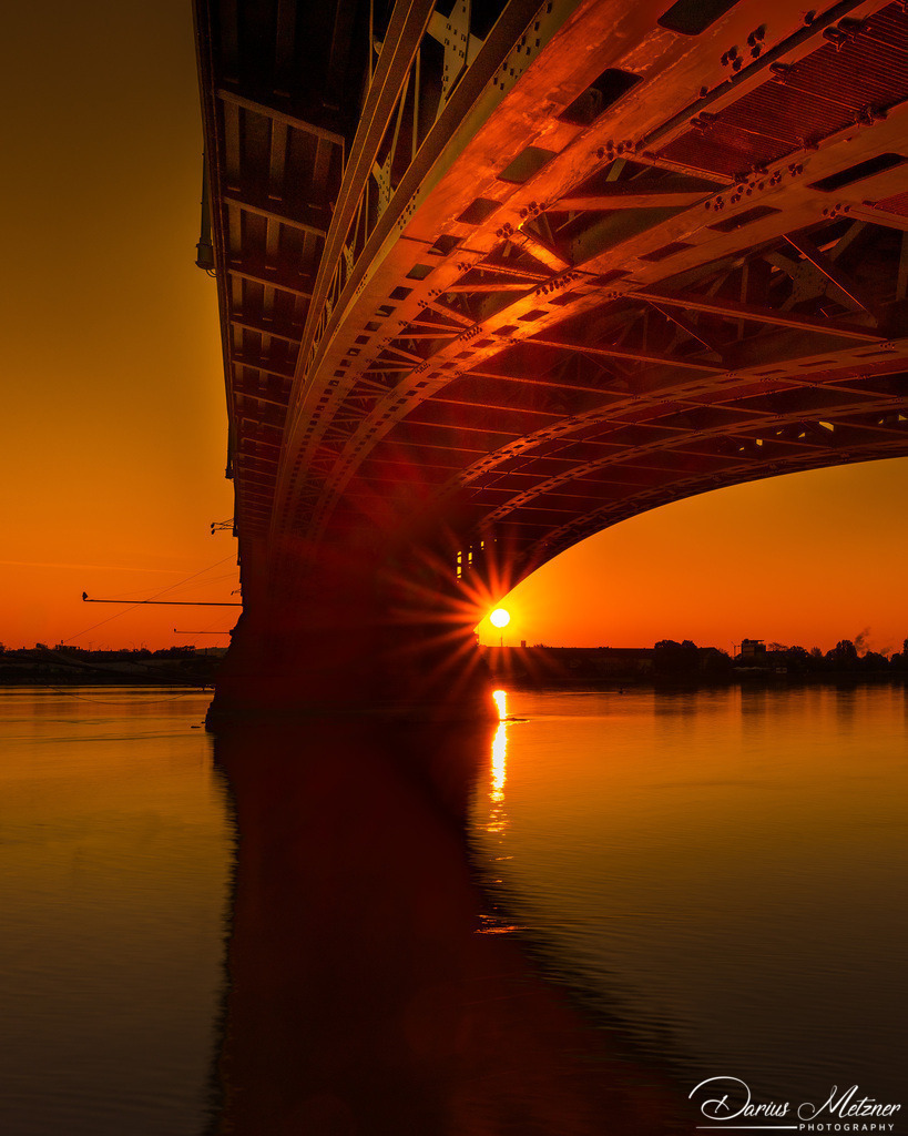 Theodor-Heuss-Brücke in Mainz | Die Theodor-Heuss-Brücke verbindet über den Rhein die Landeshauptstadt Mainz mit dem Ortsbezirk Mainz-Kastel von Wiesbaden. 