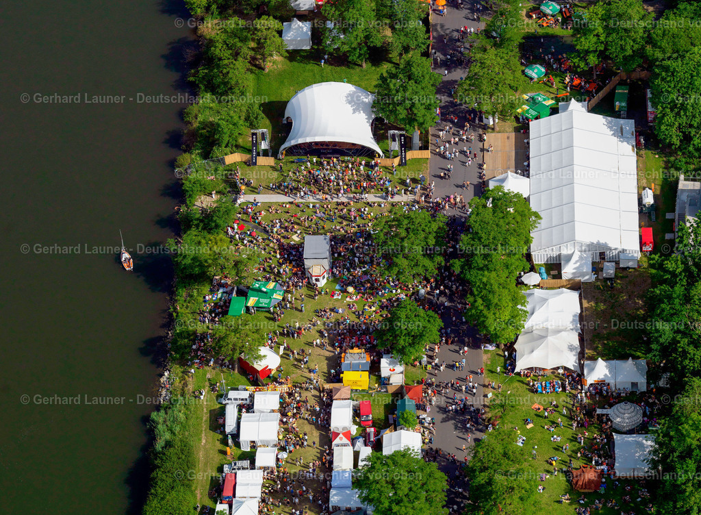 2734128 | Afrika Festival, Kulturelle Veranstaltung 2007 auf dem Mainufergelände zw. Friedensbrücke und Brücke der Deutschen Einheit