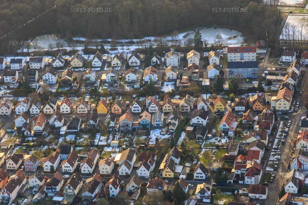 Luftbild: Haardtstraße x Birkenstraße im Winter bei Schnee in Kandel im Bundesland Rheinland-Pfalz in Deutschland. Foto: IMG_096292.jpg vom 15.01.2017 durch Werner Riehm/FLY-FOTO.de