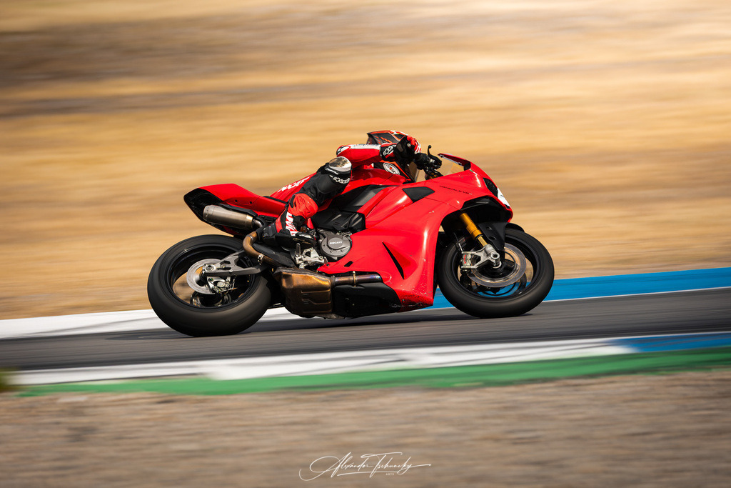 Ducati Trackday Hockenheimring 2026 | Entdecken Sie die faszinierende Welt von Alexander Tschuncky Arts: Kreative Fotografie, atemberaubende Automobilkunst und hochwertiger Bilderdruck. Lassen Sie sich inspirieren! - Realisiert mit Pictrs.com