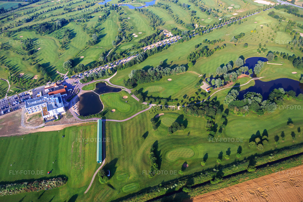 Luftbild: Golfresort Gernsheim - GOLF absolute - Hof Gräbenbruch im Ortsteil Allmendfeld in Gernsheim im Bundesland Hessen in Deutschland. – Foto: IMG_091399.jpg vom 07.07.2016 durch Werner Riehm/FLY-FOTO.de – Auflösung des Originals: 5472 x 3648 px – Golfresort Gernsheim Hof Gräbenbruch | GOLF absolute Rotationsgolf®