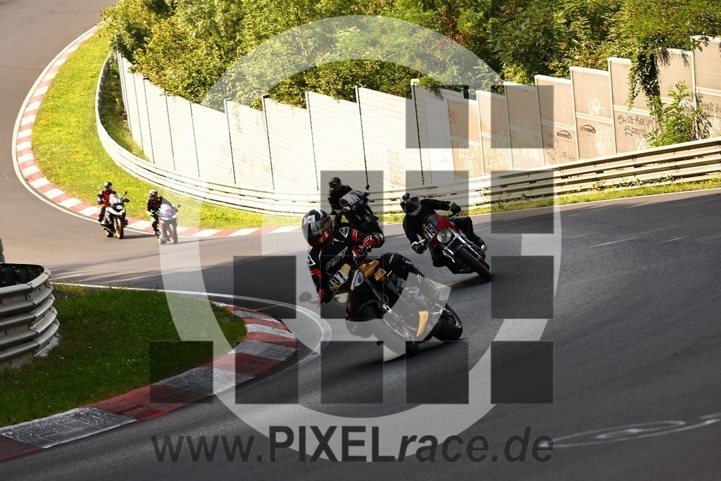 0307-20250814_03294 | Schöne Erinnerungen an spannende Momente - das festzuhalten ist unser Job. PIXELrace.de ist seit 2003 auf den Rennstrecken Europas unterwegs um die Action draußen beim Fahren und die wunderbare Stimmung imm Fahrerlager für euch einzufangen.
