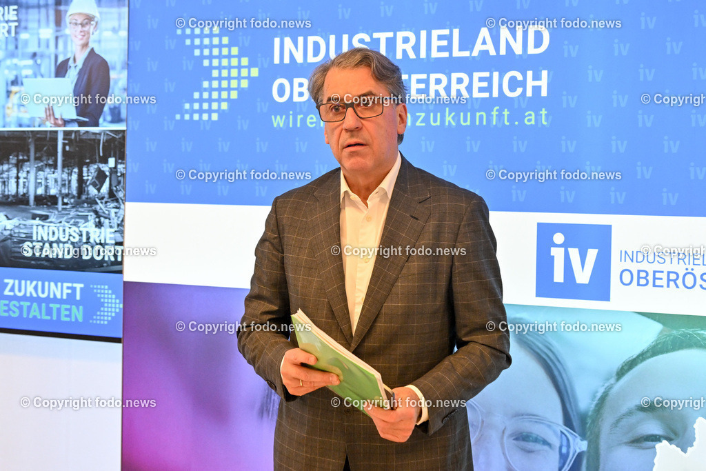 Pressegespraech Jahresauftakt 2024_ IV Ooe_ 19.01.2024-20 | 19.01.2024, Linz, AUT, Industriellenvereinigung Ooe, Jahresauftakt Pressegespraech 2024 - Reparaturanleitung fuer den Industriestandort Oberoesterreich im Bild Stefan Pierer (Praesident der Industriellenvereinigung Ooe)