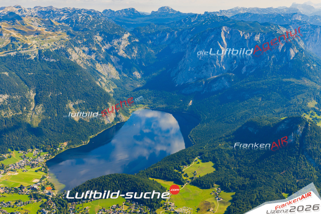 Luftaufnahme der Stadt Altaussee - Die Luftaufnahme wurde 2025 vom UL-Flugzeug heraus erstellt ( keine Drohne ) - Hochauflösende Luftaufnahme - für professionelle Ausdrucke geeignet. Die Geschenkidee !Mit Lizenz und Bildrechte bestellbar