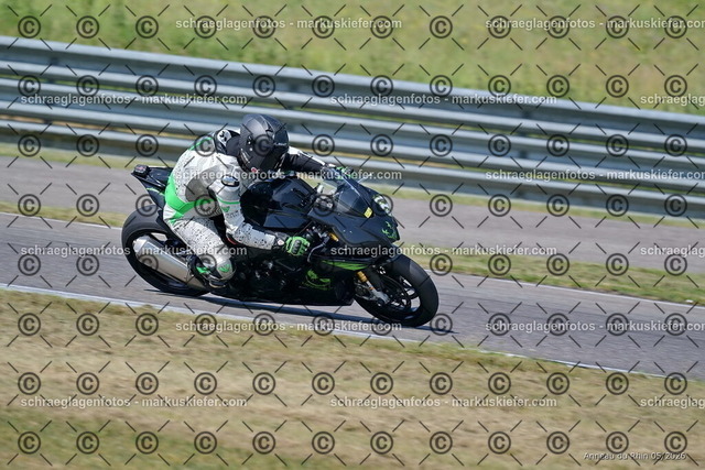 26BT02-0653 | markuskiefer.com - Realisiert mit Pictrs.com