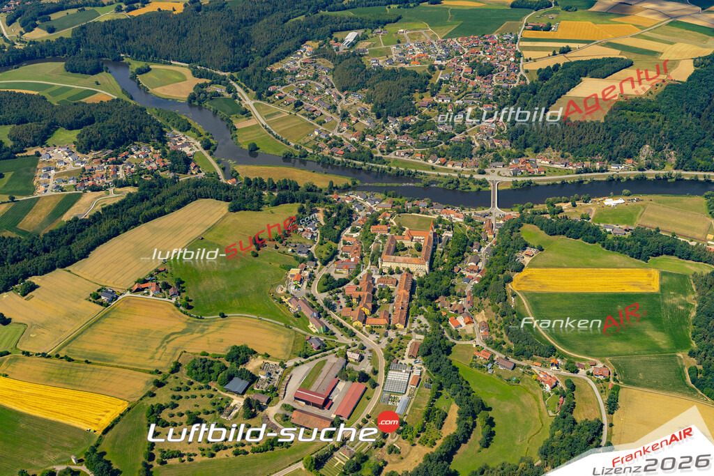 Das Luftbild der Stadt Reichenbach wurde 2022 vom Flugzeug heraus erstellt (keine Drohnen-Aufnahmen) Aufnahmehöhe ca.450 Meter- hohe Bildauflösung und Druck-Qualität. Garantiert!