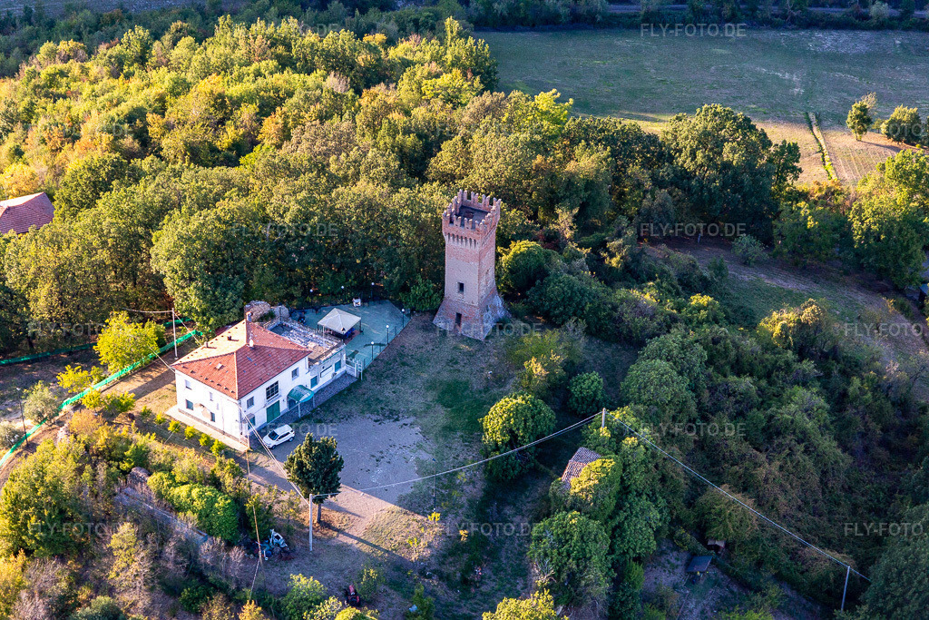 Luftbild: Castello di Dinazzano im Ortsteil Veggia-Villalunga in Casalgrande im Bundesland Reggio Emilia in Italien. Foto: IMG_134664.jpg vom 19.09.2022 durch Werner Riehm/FLY-FOTO.de