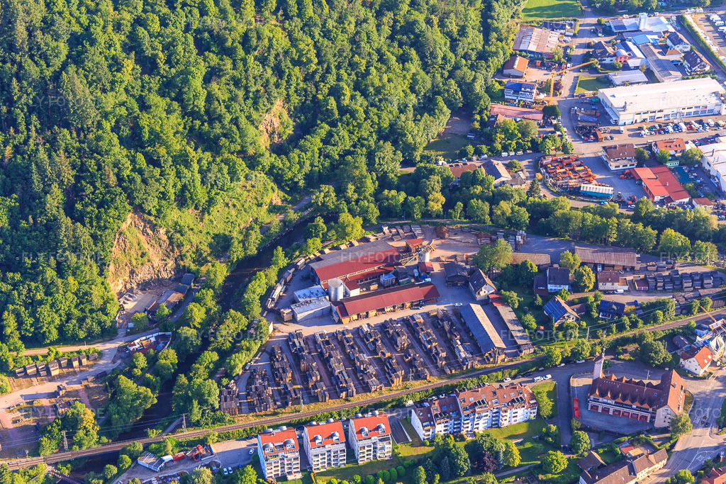 Luftbild: Laubholz-Sägewerk Blum GmbH im Ortsteil Kollnau in Waldkirch im Bundesland Baden-Württemberg in Deutschland. Foto: IMG_147601.jpg vom 30.05.2025 durch Werner Riehm/FLY-FOTO.deLaubholz-Sägewerk Blum GmbH in Waldkirch