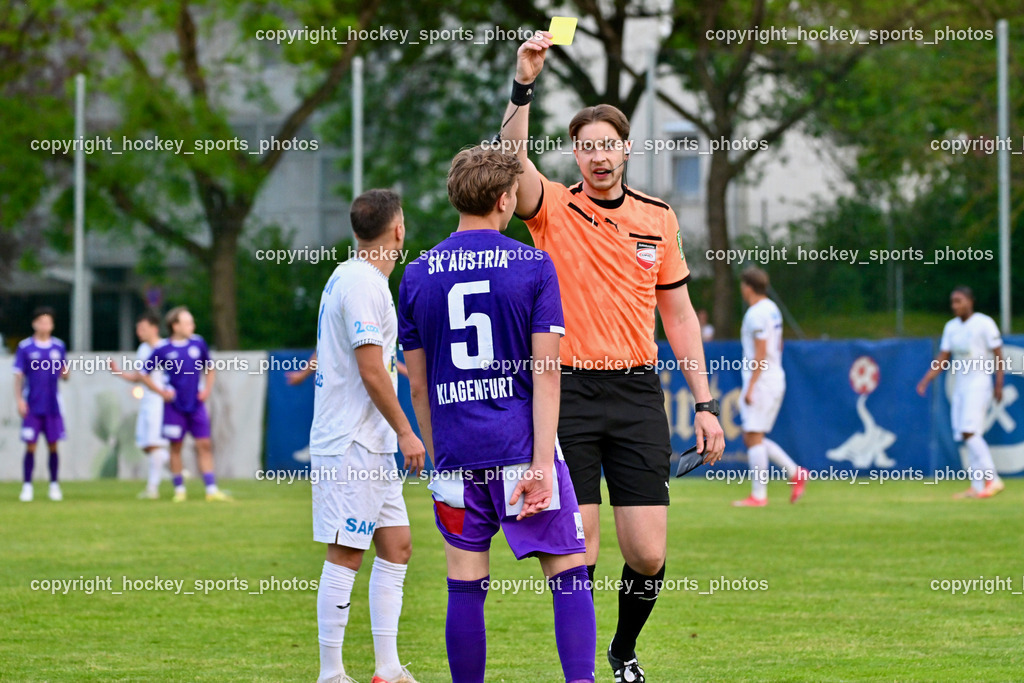SAK vs. Austria Klagenfurt Amateure | #5 Tom Henrik Pfeiffer Austria Klagenfurt Amateure, Christoph Günter Messner Referee, Gelbe Karte, SAK vs. Austria Klagenfurt Amateure, SAK vs. Austria Klagenfurt Amateure am 08.05.2026 in Klagenfurt (Sportpark Welzenegg), Austria, (Photo by Bernd Stefan)