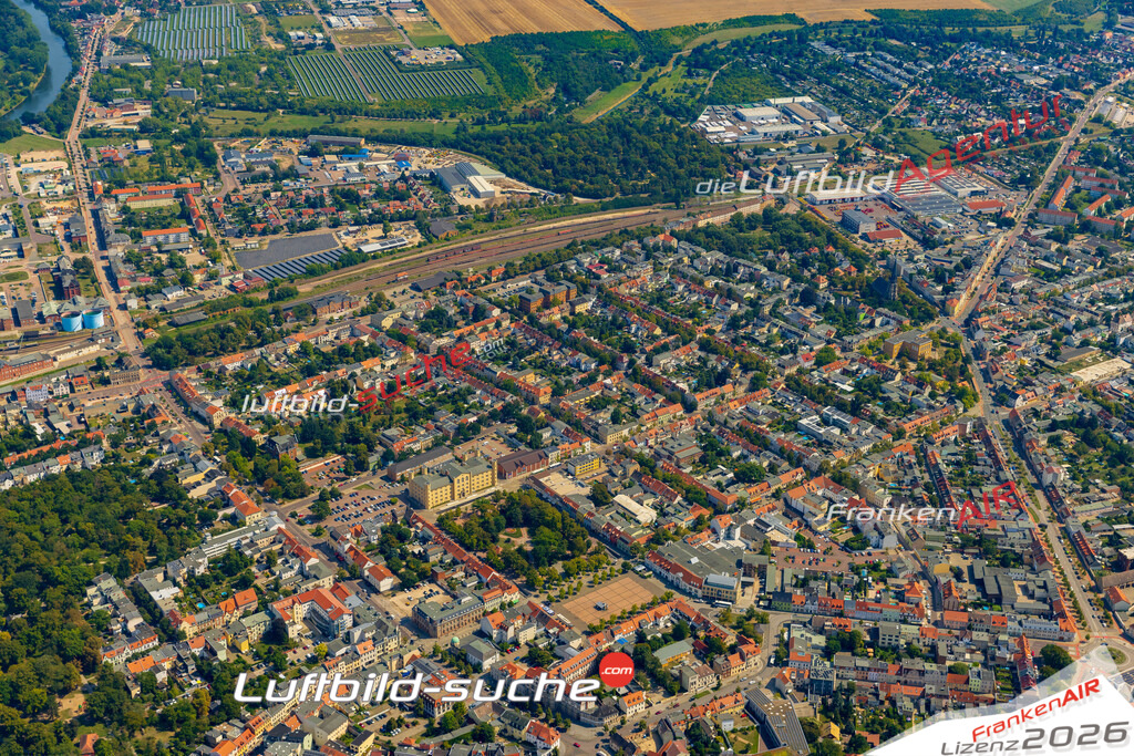 Luftbild der Stadt Bernburg - Die Luftaufnahme wurde 2025 vom UL-Flugzeug heraus erstellt ( keine Drohne ) - Hochauflösende Luftaufnahme - für professionelle Ausdrucke geeignet. Die Geschenkidee !Hier alle&nbsp;Infos zur Lizenzierung der LuftaufnahmeWir fliegen auch dieses Jahr wieder in Ihre Region um Luftbilder zu erstellen.- Luftbild anfragen