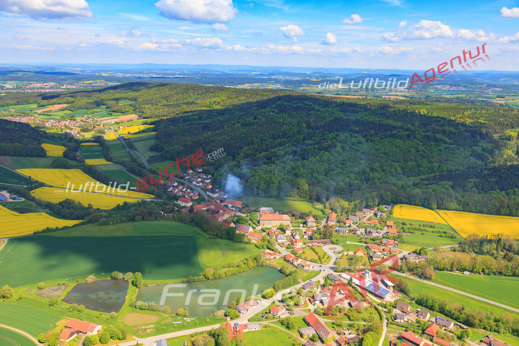 Luftbild von Klosterlangheim Lichtenfels - Luftaufnahme wurde 2017 von https://frankenair.de mittels Flugzeug (keine Drohne) erstellt - die Geschenkidee