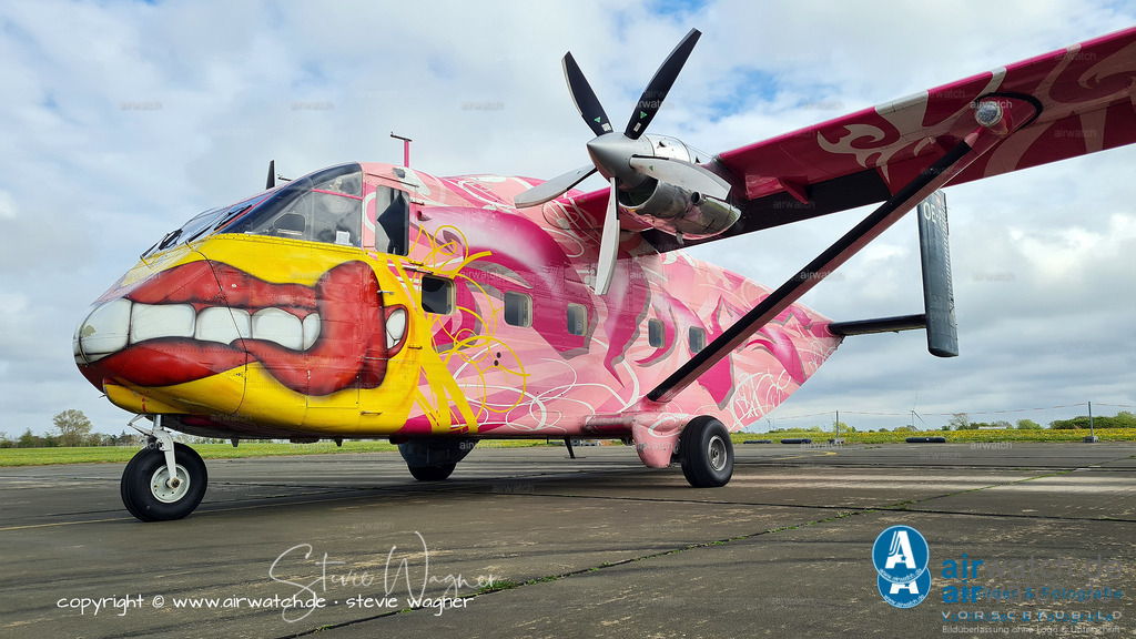 Flying Shoebox - Short S.C.7 Skyvan auf dem Flugplatz Husum-Schwesing | The Short SC.7 Skyvan, also known as the "Flying Shoebox," is a British 19-seat twin-turboprop aircraft first flown on January 17, 1963. It was manufactured by Short Brothers of Belfast, Northern Ireland, and features a rugged design with short takeoff and landing (STOL) capabilities. Initially developed in response to a request from F.G. Miles Ltd. for a variant of the Hurel-Dubois Miles HDM.106 Caravan design, the Skyvan was produced from 1960 to 1986, with just over 150 aircraft manufactured. Today, the remaining examples are primarily used for short-haul freight and skydiving operations.