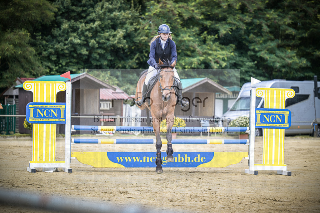 DOS_6011 | Entdecke hochwertige Reitturnierfotos von Foto Oger. Professionell, emotional und authentisch – jetzt Lieblingsmomente im Shop bestellen.Deutschlandweite Turnierfotografie. - Realisiert mit Pictrs.com
