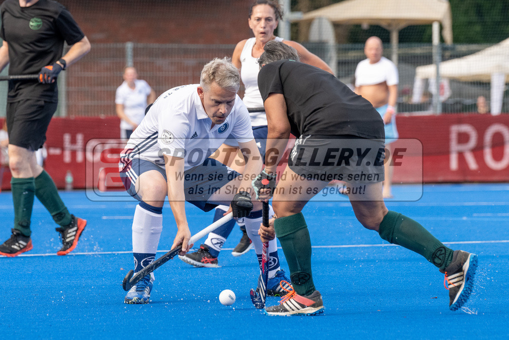 SFE_20240817_0244 | Krefeld, Deutschland, 17.08.2024:  European Cup for Recreational Hockey Players im KTHC Stadion Rot-Weiss Köln Tennis and Hockey Club am 17.08.2024 in Krefeld, Deutschland. (Foto von Stephan Fehrmann)Krefeld, Germany, 17.08.2024: European Cup for Recreational Hockey Players in KTHC Stadion Rot-Weiss Köln Tennis and Hockey Club at 17.08.2024 in Krefeld, Deutschland. (Foto from Stephan Fehrmann)