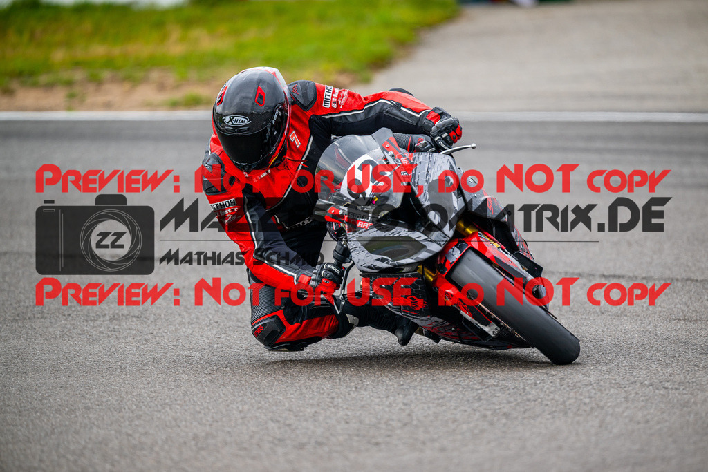 MaZZes_FotoMatrix_240702_6007705_6496 | WEISS