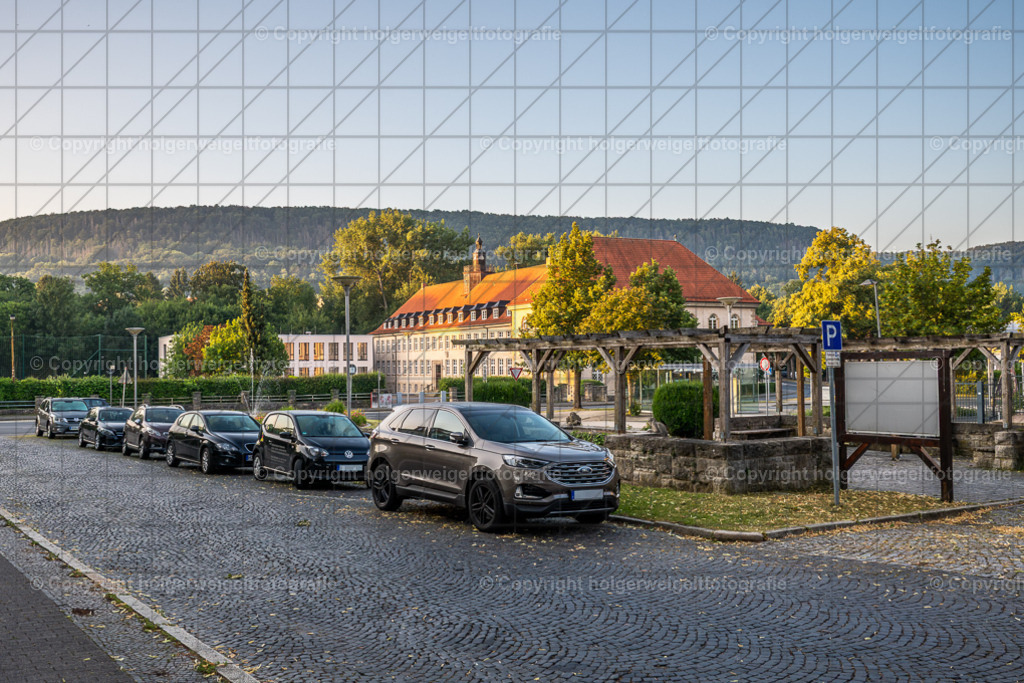 Bahnhofsplatz mit Gymnasium | Das ist das Novembermotiv meines neuen Kalenders "Zeitreise durch Heilbad Heiligenstadt- Die 1960er und Heute" - Realisiert mit Pictrs.com