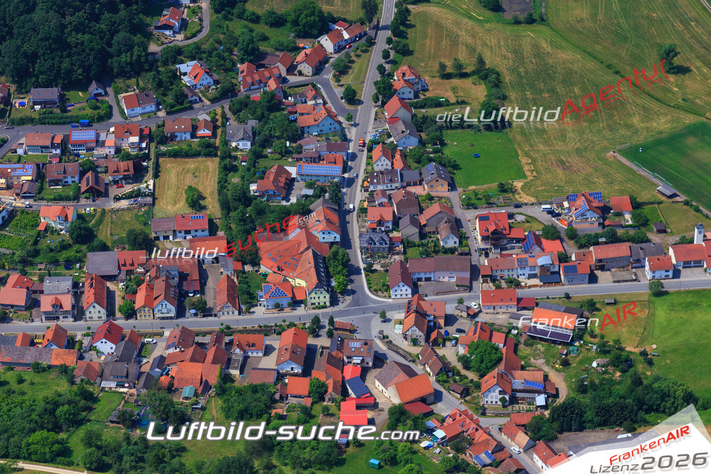 Luftbild von Unterschleichach Oberaurach - Luftaufnahme wurde 2017 von https://frankenair.de mittels Flugzeug (keine Drohne) erstellt - die Geschenkidee