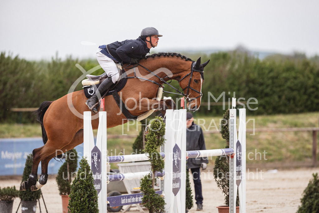 250417_Frühlingsfest_Springpferde-M-105 | Deine schönsten Turniermomente als professionelle Fotos! Entdecke hochwertige Pferdesport-Fotografie im Online-Shop. Jetzt Fotos finden & bestellen!