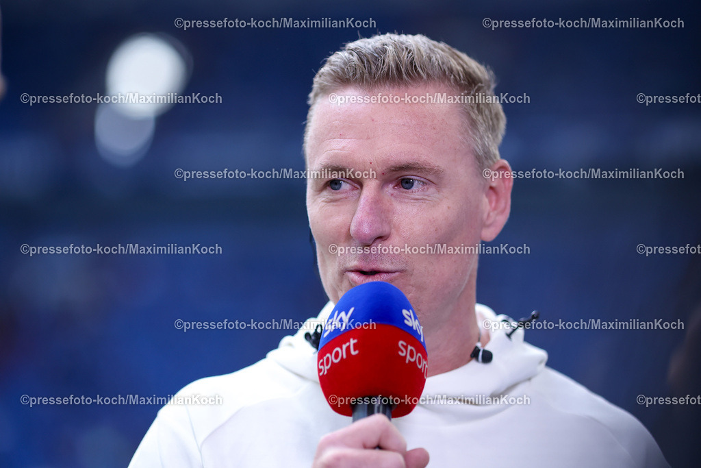 Schalke26102402075 | 26.10.2024, Fußball, FC Schalke 04 - SpVgg Greuther Fürth, 2. Fußball Bundesliga, Veltins-Arena Gelsenkirchen, Saison 2024 2025: Interimstrainer Leonhard Haas (Trainer Greuther Fürth) im InterviewDFB regulations prohibit any use of photographs as image sequences and or quasi-video.