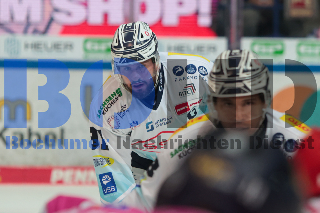 SES_ISEDRE20251010-27 | bond - Realisiert mit Pictrs.com