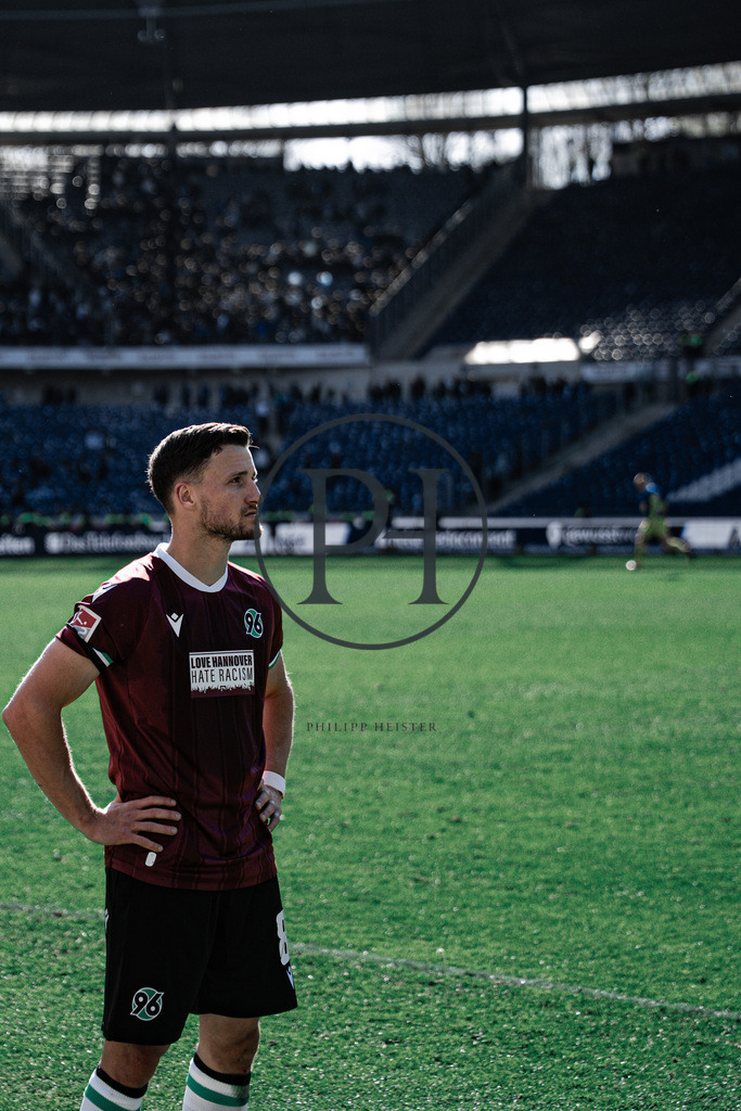 Hannover 96 vs 1. FC Magdeburg – 2. Bundesliga – 29.03.2025 | Szene aus dem 2. Bundesliga-Spiel des 27. Spieltags zwischen Hannover 96 und dem 1. FC Magdeburg am 29. März 2025 in der Heinz von Heiden Arena in Hannover. Endstand: 0:0. Fotografiert von Philipp Heist. - Realisiert mit Pictrs.com