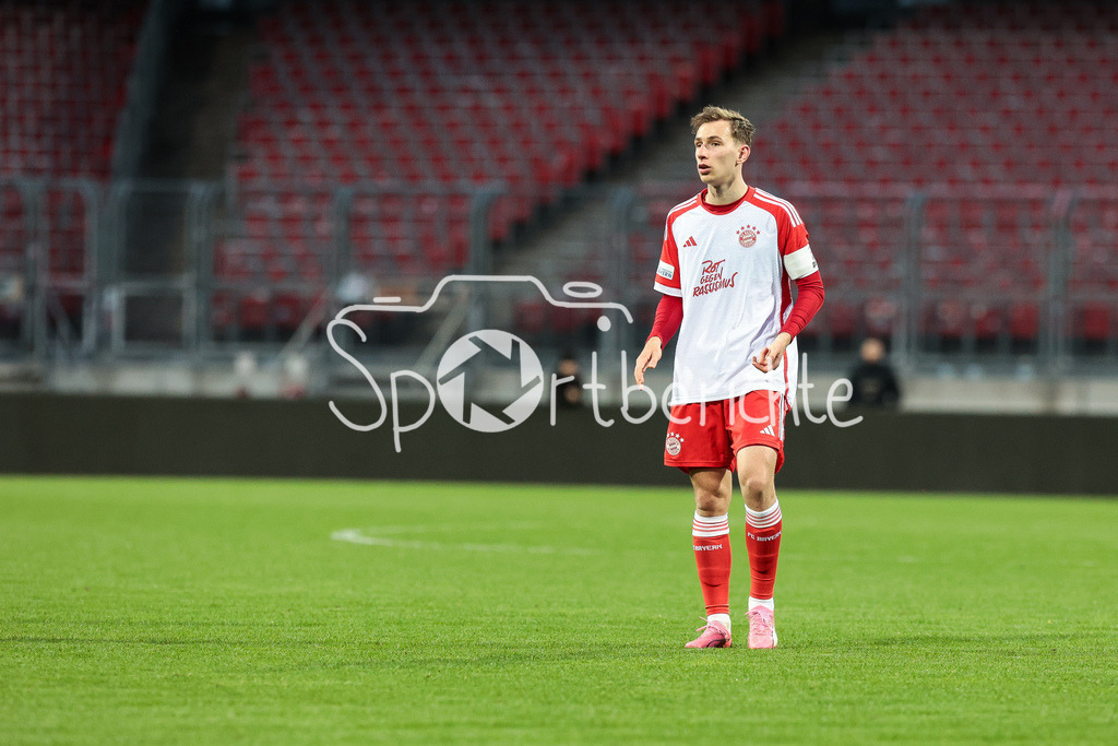 1. FC Nürnberg II - FC Bayern Amateure | in Aktion Lovro ZVONAREK (FCB #8) / Freisteller / Einzelfoto