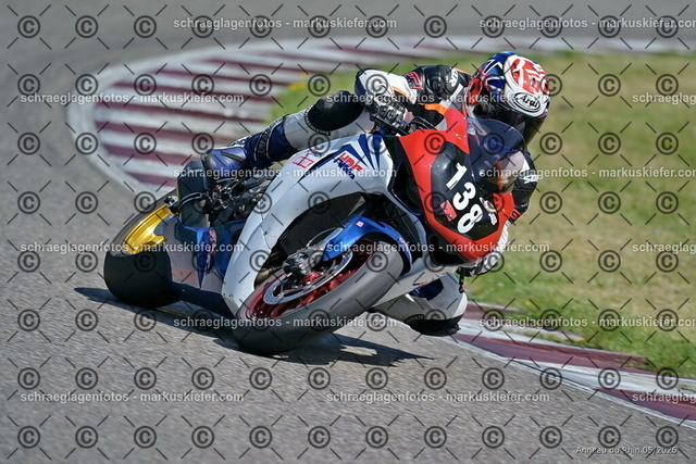 26BT02-1127 | markuskiefer.com - Realisiert mit Pictrs.com