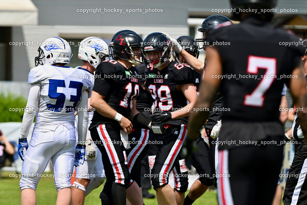 Carinthian Lions vs. Cineplexx Blue Devils | #10 Gorsuch Brandon Carinthian Lion, Jubel Carinthians Lions Mannschaft, #87 Riedl Maximilian Carinthian Lion, #89 Fantic Philip Carinthian Lion, Carinthian Lions vs. Cineplexx Blue Devils, Carinthian Lions vs. Cineplexx Blue Devils am 09.06.2025 in Klagenfurt (ASV Sportplatz), Austria, (Photo by Bernd Stefan)