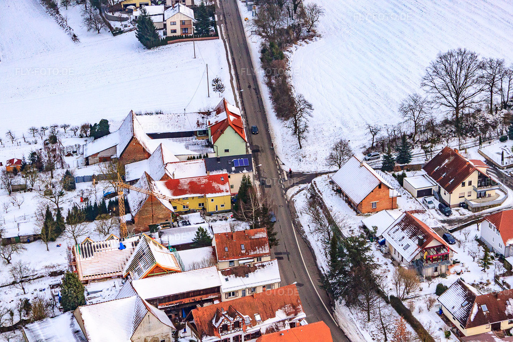 Luftbild: Hauptstraße im Winter im Schnee in Hergersweiler im Bundesland Rheinland-Pfalz in Deutschland. Foto: IMG_23724.jpg vom 16.01.2010 durch Werner Riehm/FLY-FOTO.de