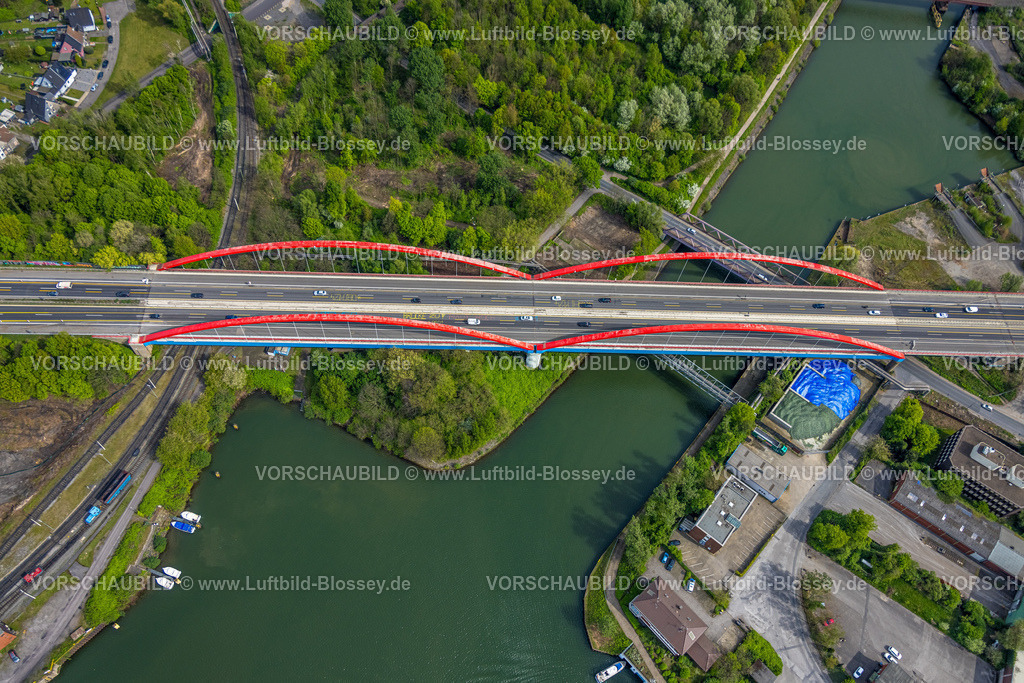 Essen240400450 | Luftbild, Stadthafen Essen und Rhein-Herne-Kanalbrücke mit rotem Geländer, Autobahn A42 Emscherschnellweg, Infrastruktur, Doppelbogenbrücke an der Stadtgrenze Bottrop, Essen, Ruhrgebiet, Nordrhein-Westfalen, Deutschland