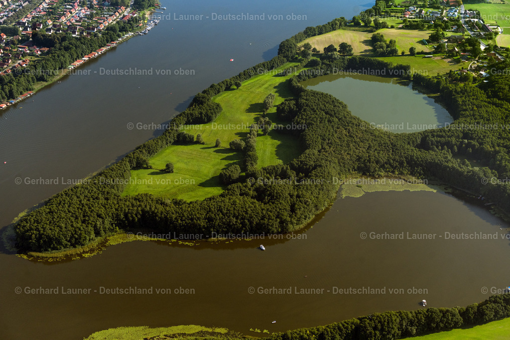4062320 | MIROW 08.09.2021 Uferbereiche am Seegebiet des " Mirower See " in Mirow im Bundesland Mecklenburg-Vorpommern, Deutschland. // Riparian areas on the lake area of " Mirower See " in Mirow in the state Mecklenburg - Western Pomerania, Germany. Foto: Gerhard Launer
