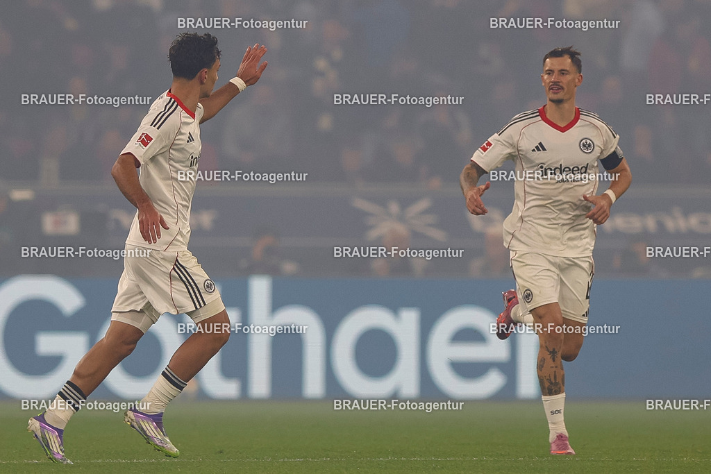 Bayer 04 Leverkusen vs Eintracht Frankfurt - Bundesliga  | Leverkusen, Deutschland, 12.09.25:   Can Yilmaz Uzun (Eintracht Frankfurt) Torjubel, jubelt nach seinem Treffer zum 2:1 waehrend des Spiels der Bundesliga zwischen  Bayer 04 Leverkusen vs Eintracht Frankfurt in der BayArena(Foto von Brauer-Fotoagentur / Adrian Schlueter)