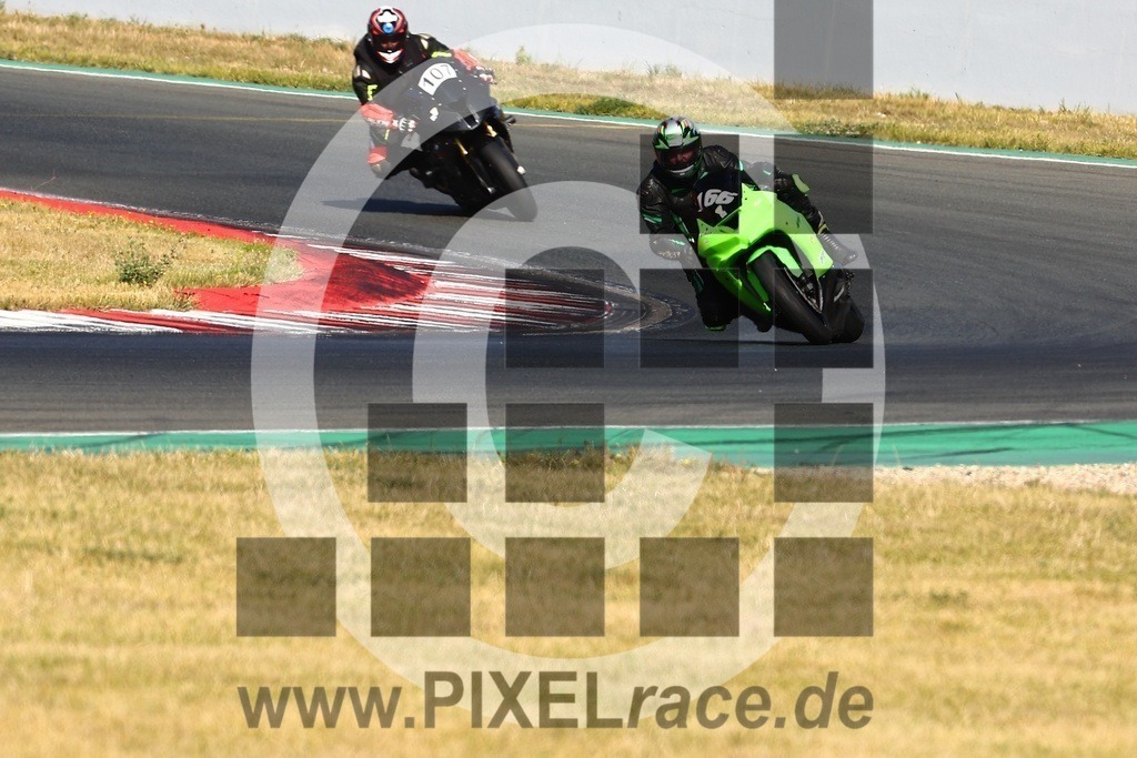 0166-20240912_01027 | Schöne Erinnerungen an spannende Momente - das festzuhalten ist unser Job. PIXELrace.de ist seit 2003 auf den Rennstrecken Europas unterwegs um die Action draußen beim Fahren und die wunderbare Stimmung imm Fahrerlager für euch einzufangen.