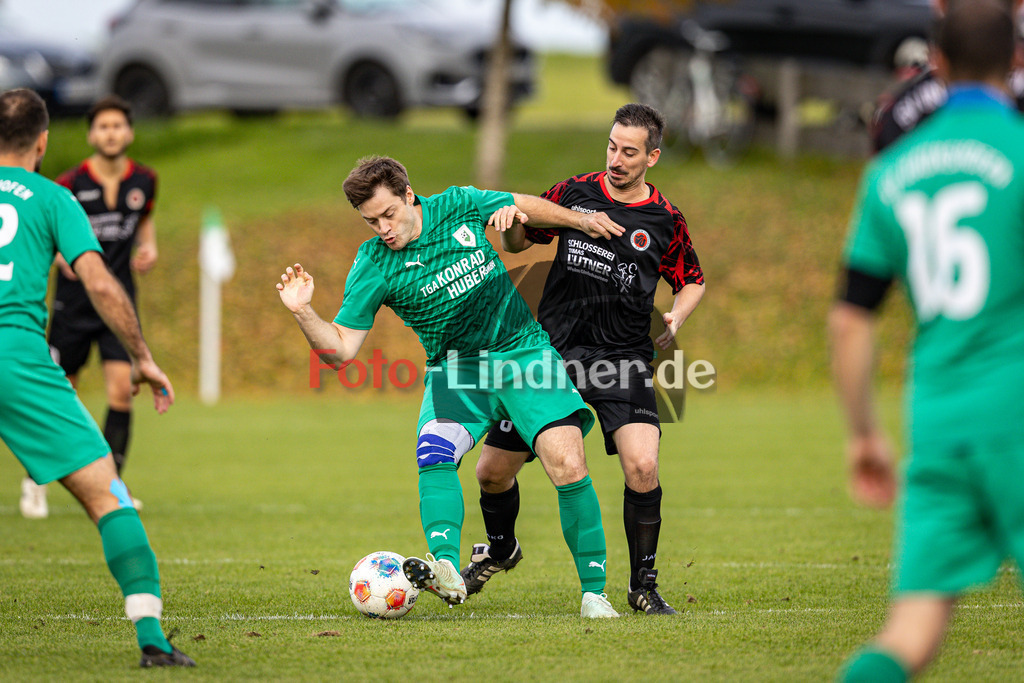 SV Haunshofen gegen SV Unterhausen | Fußball Herren A-Klasse Gruppe 5 Zugspitze 2025/26 12. Spieltag, SV Haunshofen gegen SV Unterhausen, 20251019,Zweikampf,2025-10-19 in Haunshofen (Sportplatz Haunshofen), Magnus KROIHER (SV Haunshofen 9), Alexander FÜRST (SV Unterhausen 8)Copyright: WolfgangxLindner www.foto-lindner.de